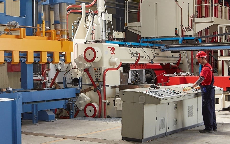 Energy costs shutter factories | eKathimerini.com