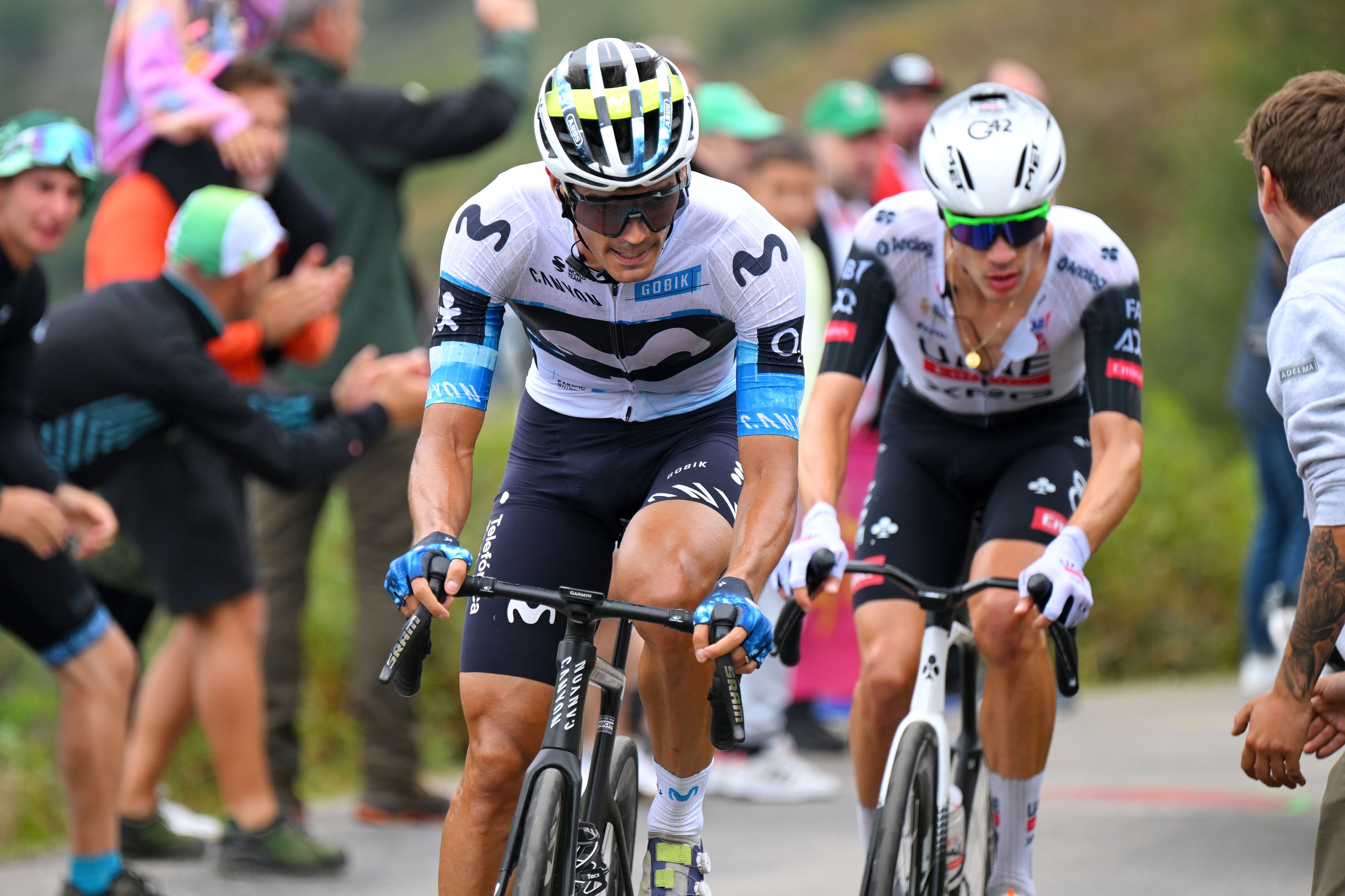 Romo and Ayuso lead stage 12 of La Vuelta 2025.