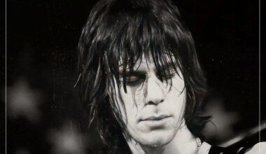 Jeff Beck claims that he wrote the "first heavy metal riff"