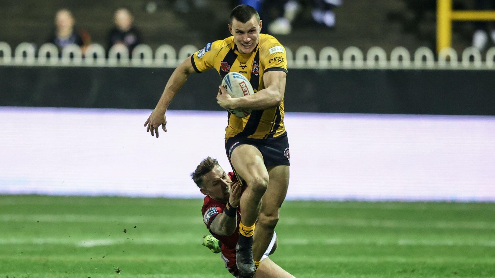 Castleford Tigers winger set for transfer to Super League rivals