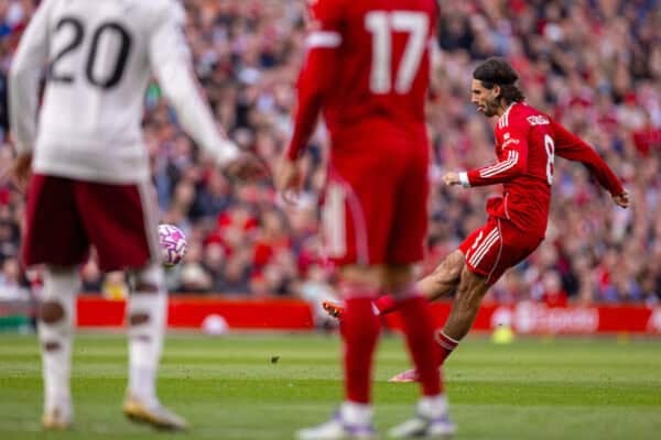 LIVERPOOL, ENGLAND - Sunday, August 31, 2025: Liverpool's Dominik Szoboszlai shoots to score the first goal during the FA Premier League match between Liverpool FC and Arsenal FC at Anfield. (Photo by David Rawcliffe/Propaganda)