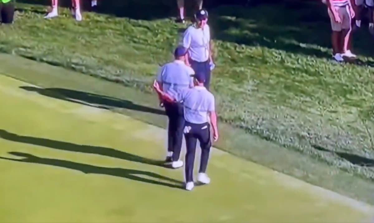 McIlroy 'flips off' rowdy USA fans as Ryder Cup tensions rise - London Evening Standard