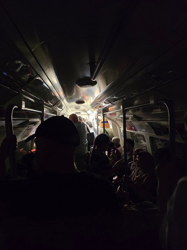 Jubilee train broke down and the passengers had to leave the tube via exit tunnel stuck on the jubilee line for over an hour now...