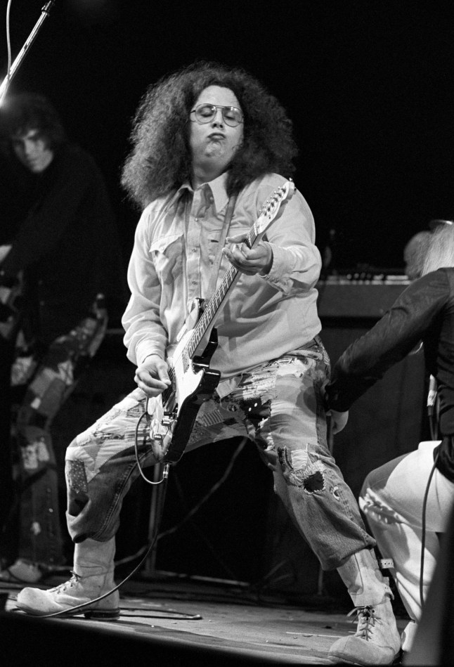 15070811 Mark Volman dead at 78: The Turtles founding member passes away after 'unexpected illness' ATLANTA - APRIL 23: Mark Volman (Flo) of American duo Flo & Eddie, formerly of The Turtles and The Mothers of Invention, performs at Alex Cooley's Electric Ballroom on April 23, 1975 in Atlanta, Georgia, United States. (Photo by Tom Hill/WireImage)