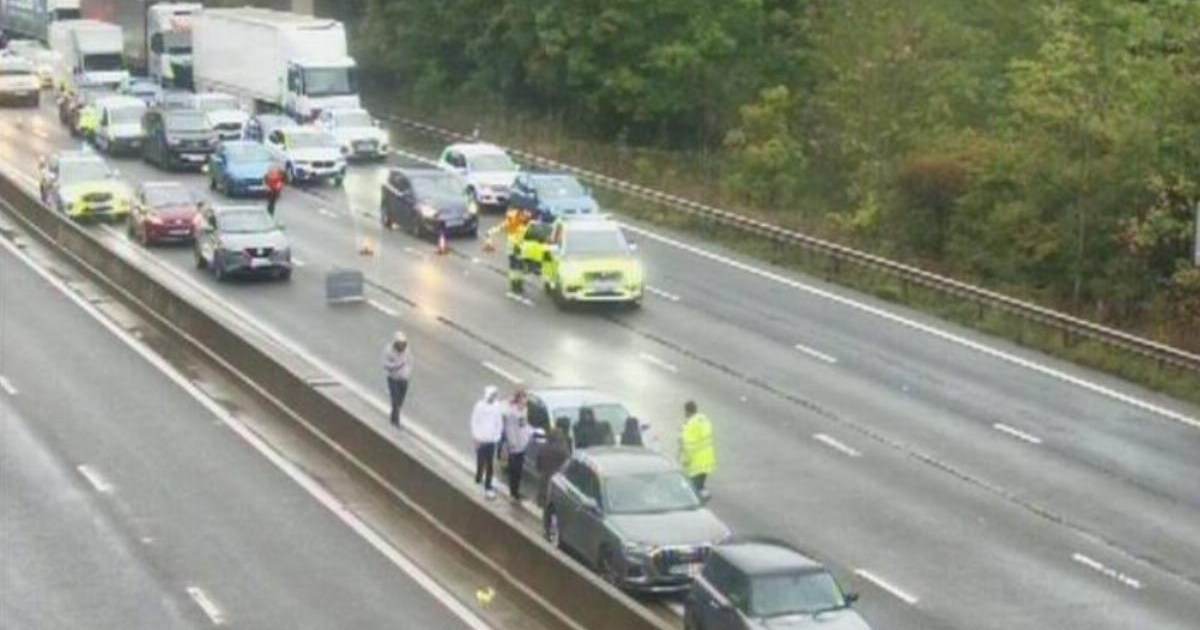 M25 closed after serious multi-vehicle crash | News UK