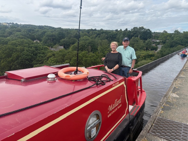 A vacation on a narrowboat in Wales' canals