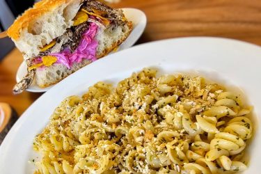 Saucier aglio e olio and sandwich