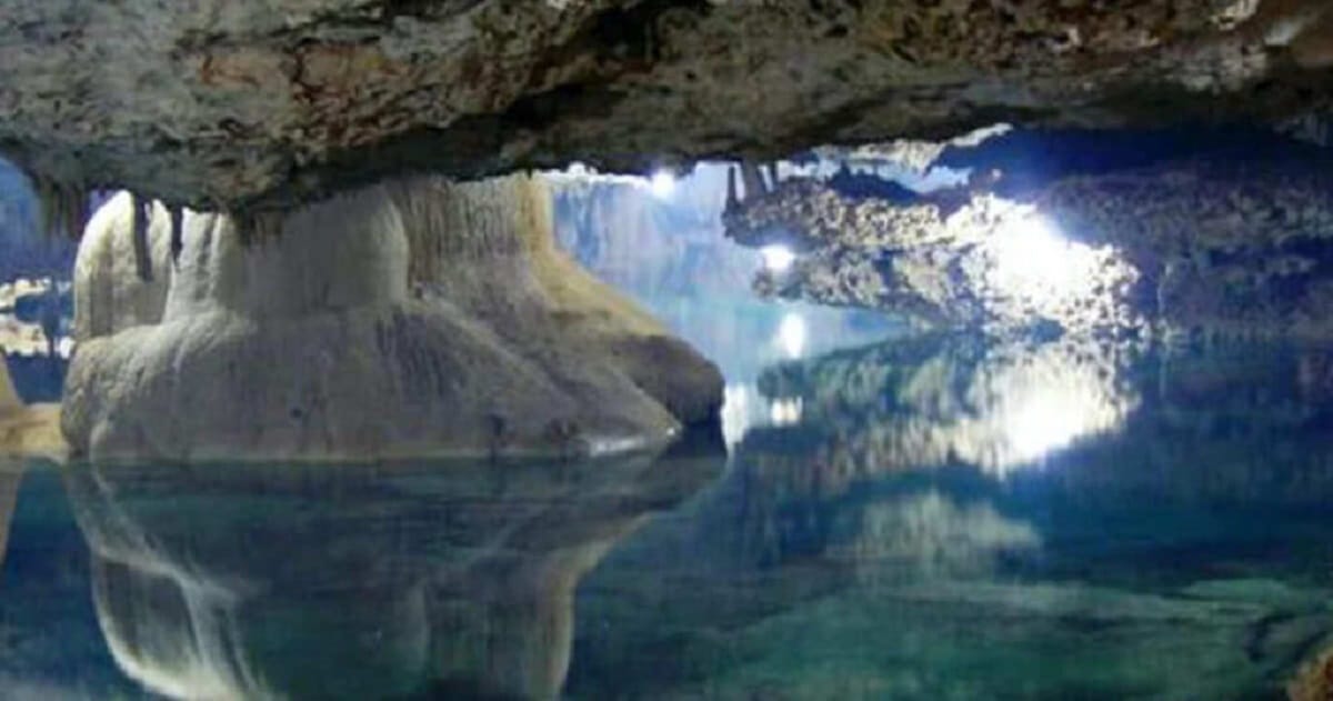 a massive ocean 700 km beneath Earth’s surface