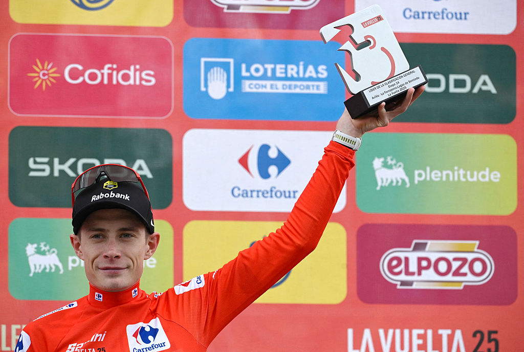 Jonas Vingegaard hangs on to overall lead after stage 14