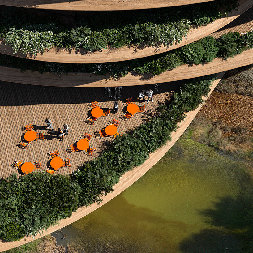 leinemann | ortiz learns from termite mounds with 'solum' garden office in brazil
