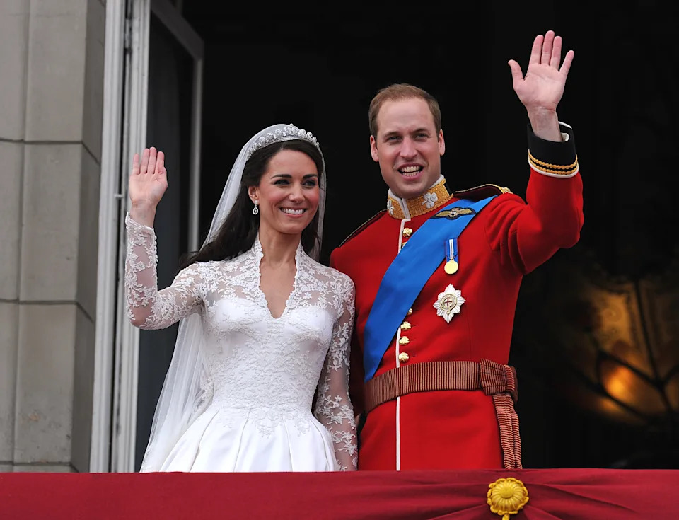 Prince William and Princess Kate waving on their wedding day