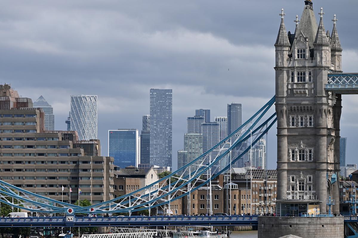 London edges closer to top spot in global financial centre rankings