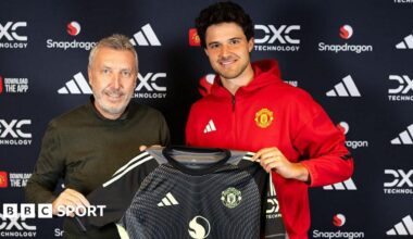 Senne Lammens with Jason Wilcox after signing for Manchester United