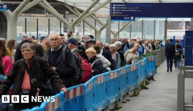 Tube strikes and travel chaos continue as commuters turn to bikes