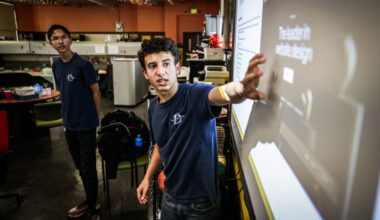 Silicon Valley’s seniors get a crash course in AI