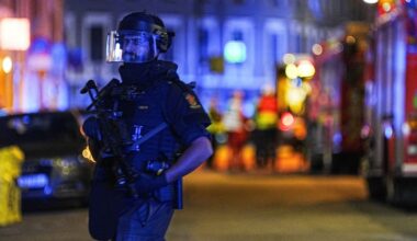 Armed police rush to centre of Oslo following explosion as force warns 'there could be more'