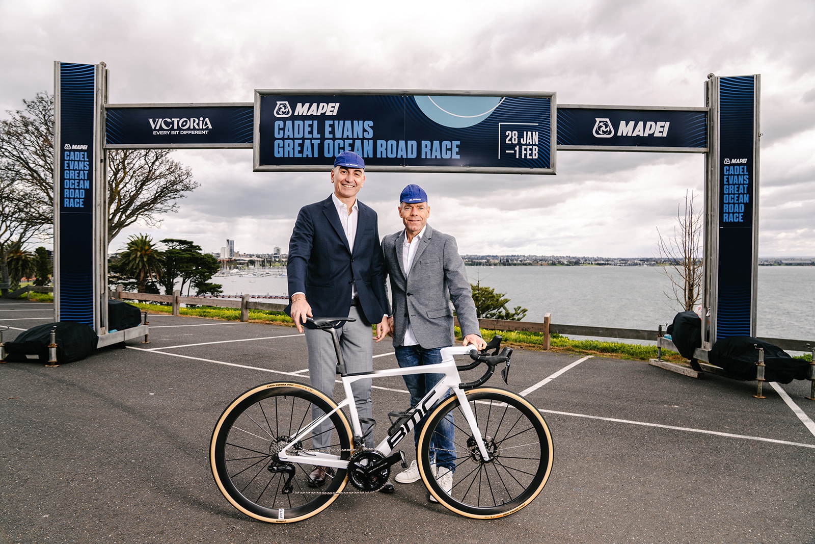 General Manager of Mapei&rsquo;s Australian operations, MarcoDe Santis with Cadel Evans at the announcement of the Mapei title sponsorship in Geelong