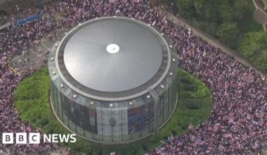 Thousands gather for Tommy Robinson's Unite the Kingdom rally, and counter protest