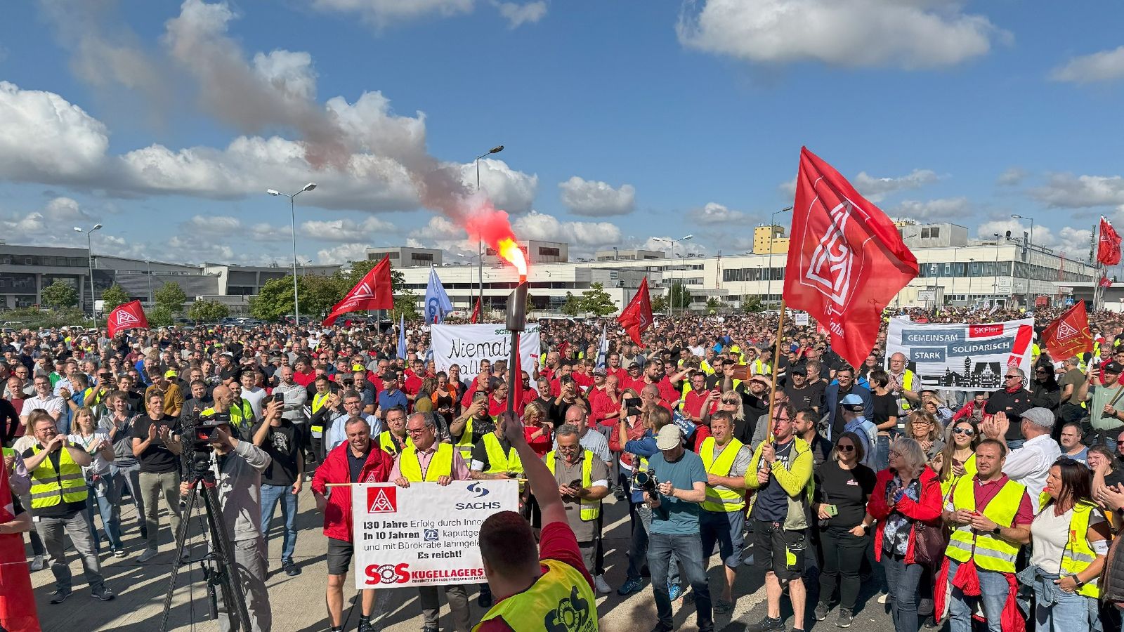 German auto supplier ZF: IG Metall trade union and management plan drastic cuts