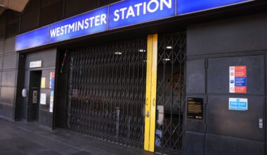 London Underground seeks union talks in bid to resolve pay dispute