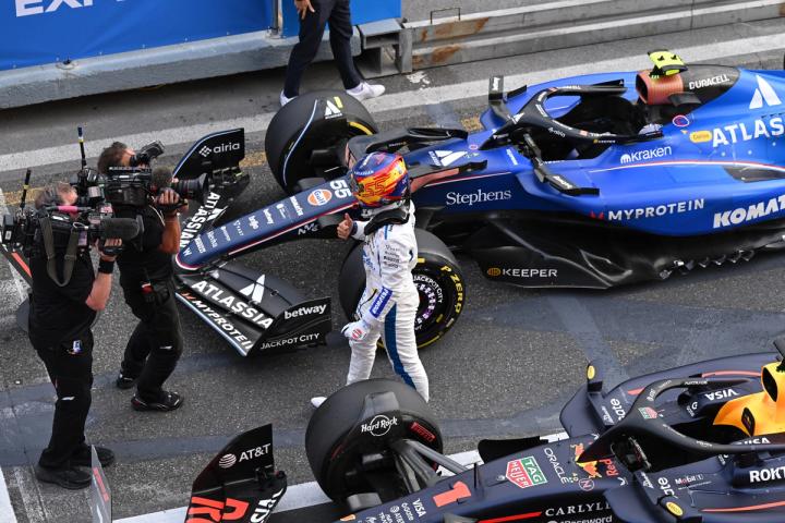 Carlos Sainz gives a thumbs up after Qualifying P2 at the 2025 Azerbaijan GP