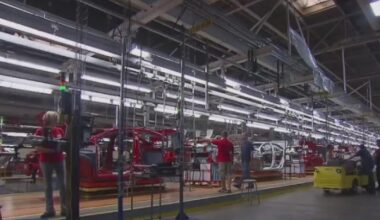 California sees decline in white-collar jobs, growth in blue-collar sectors