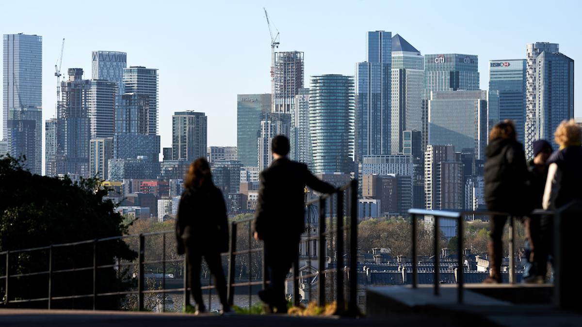 FTSE 100 red ahead of expected US rate cut