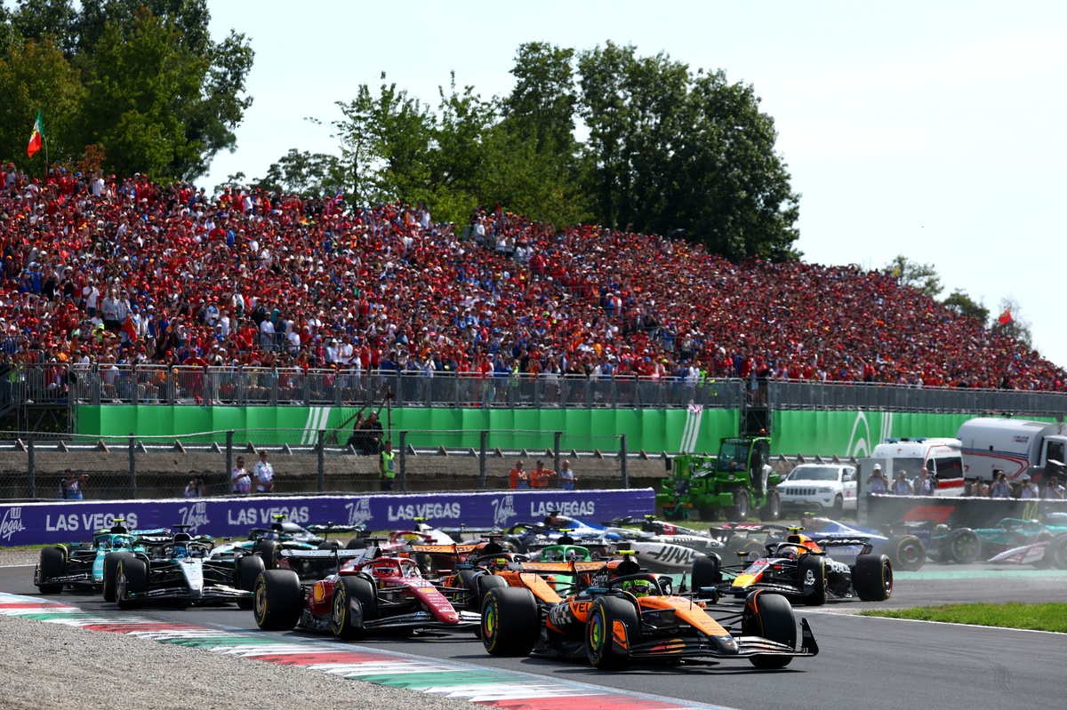 F1 manufacturers aligned on V8s, but don't want "dual-cost programme"