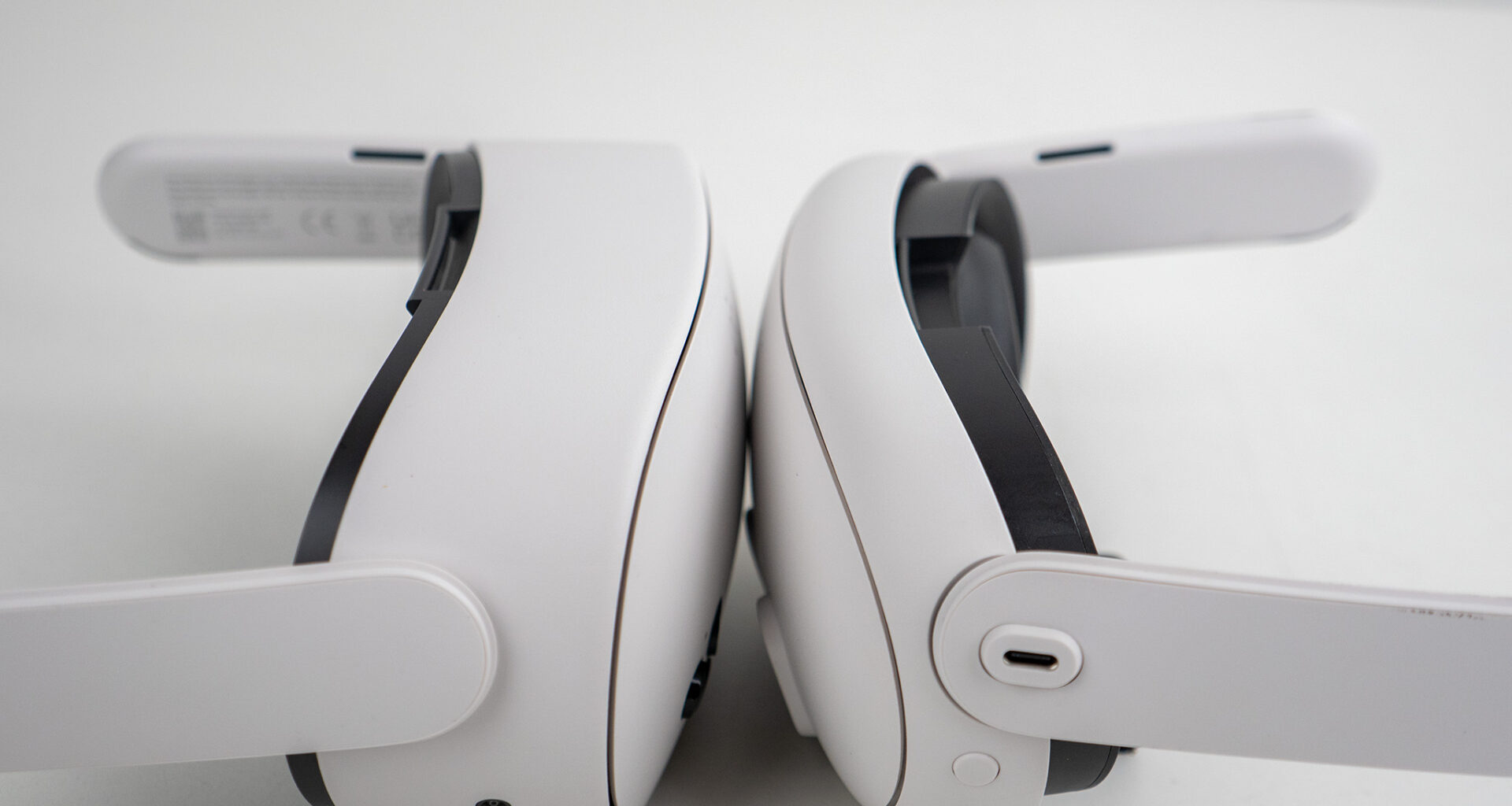 Comparing the size of the Meta Quest 3S to the Meta Quest 3 without the default facial interfaces installed