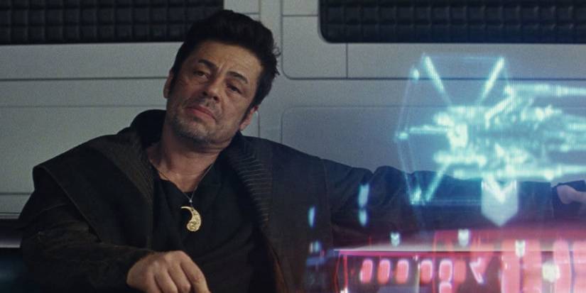 DJ in The Last Jedi showing Finn a hologram of a ship
