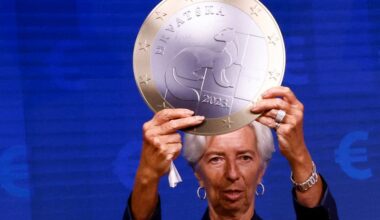 Euro's 'global moment' risks slipping away amid political division