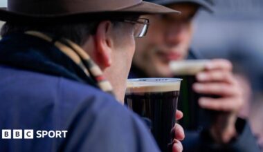 Racegoers at Cheltenham enjoying a pint