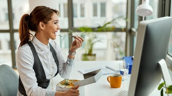 Healthy snackin at office keeps your energy high, helping you stay productive. (Freepik)