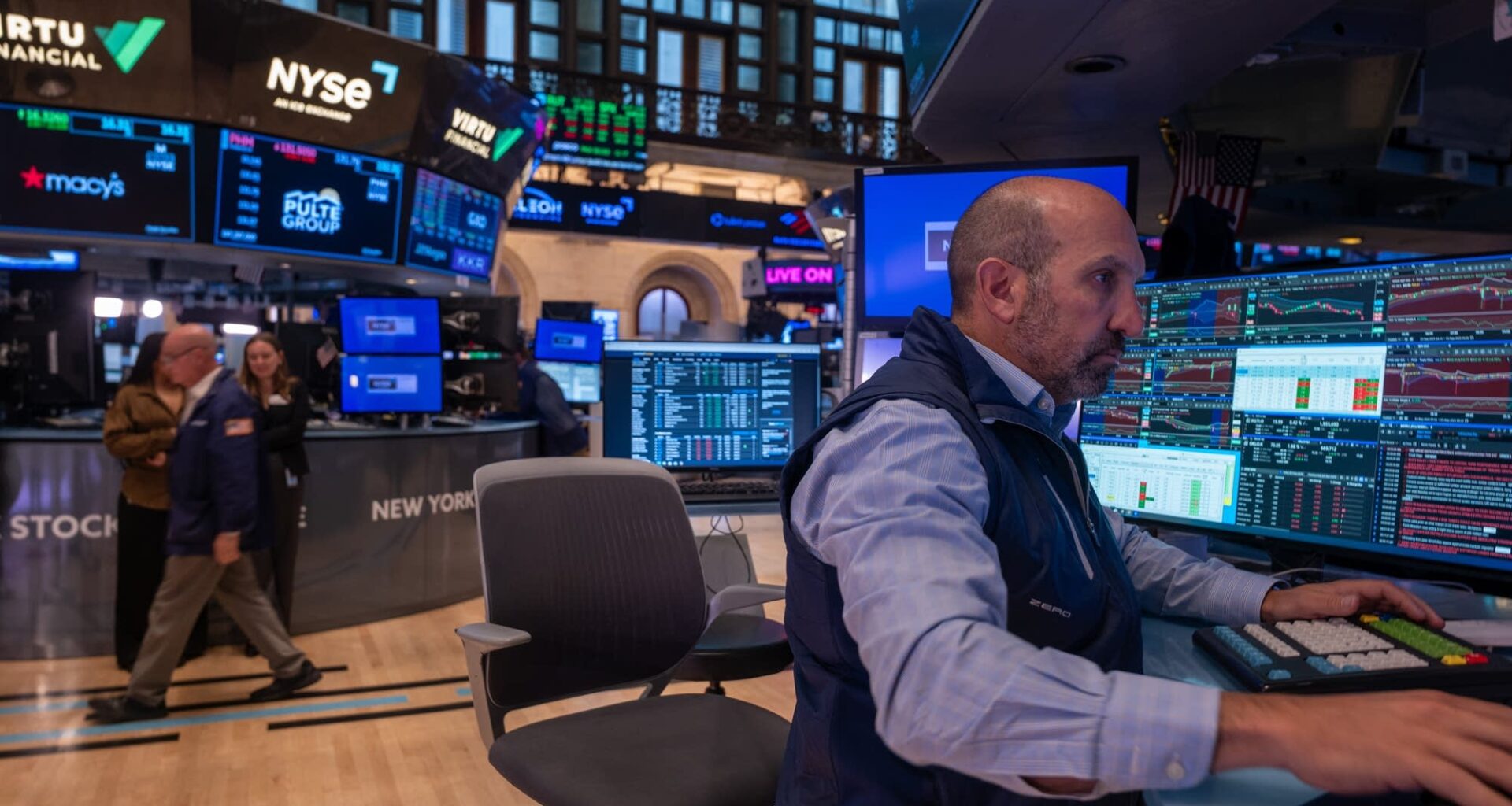 Falling short-term yields tell us the Fed will cut rates soon. But what about falling yields on the longer-term bonds?