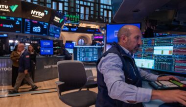 Falling short-term yields tell us the Fed will cut rates soon. But what about falling yields on the longer-term bonds?