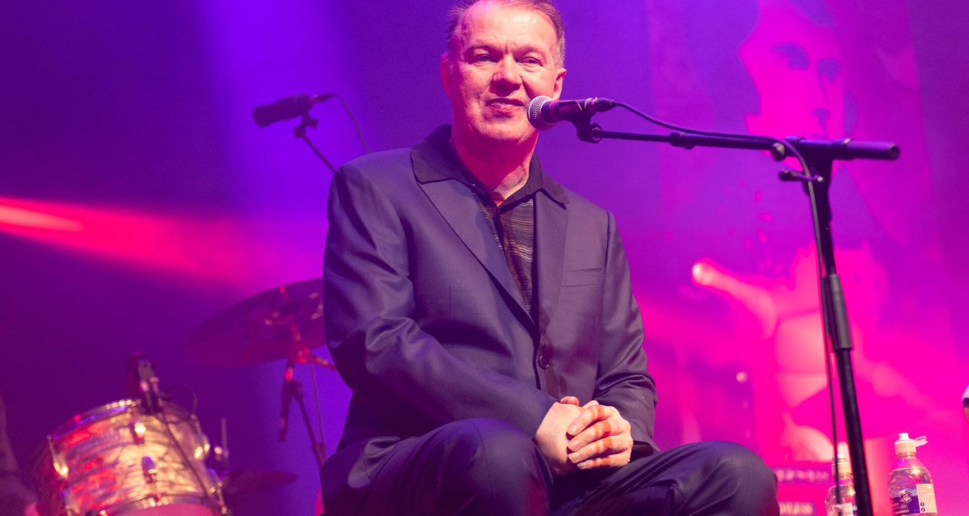 Watch Edwyn Collins reunite with Orange Juice bandmates to play 'Felicity' at final Glasgow show