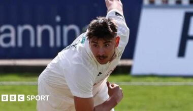 Josh Tongue bowls for Nottinghamshire at Worcester
