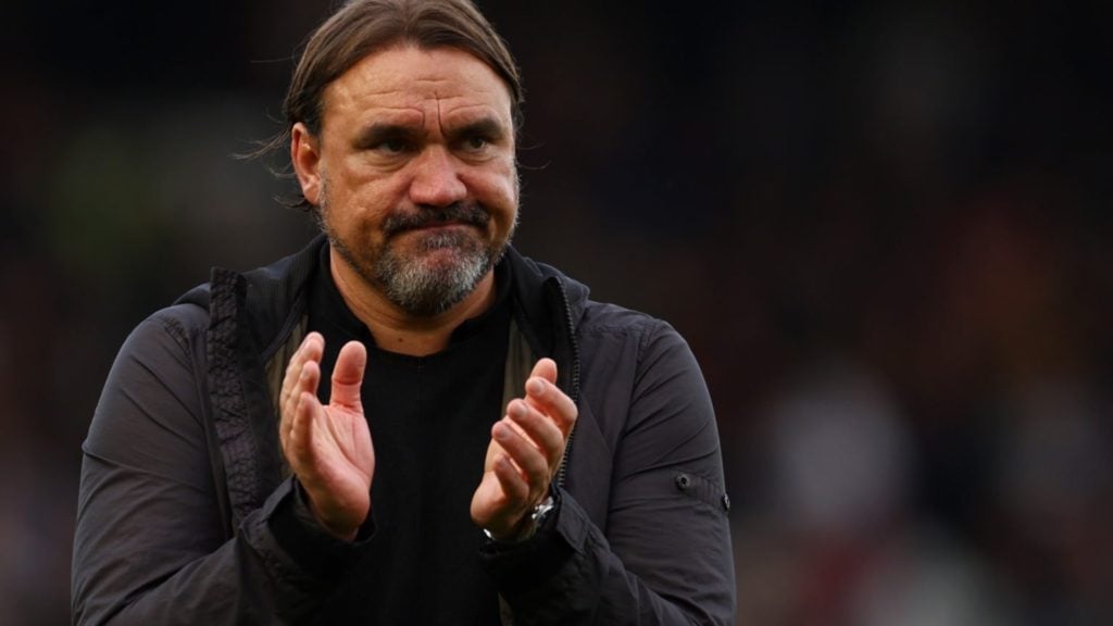 Daniel Farke applauds the Leeds support.