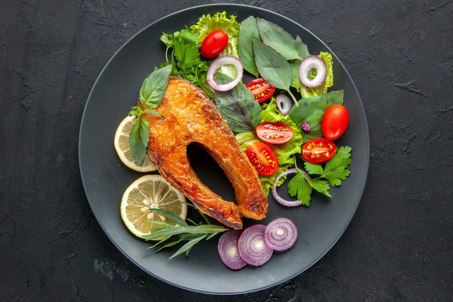Fish contains omega-3 fatty acids, good for APOA5, LPL, and ANGPTL4 gene carriers. (Freepik)