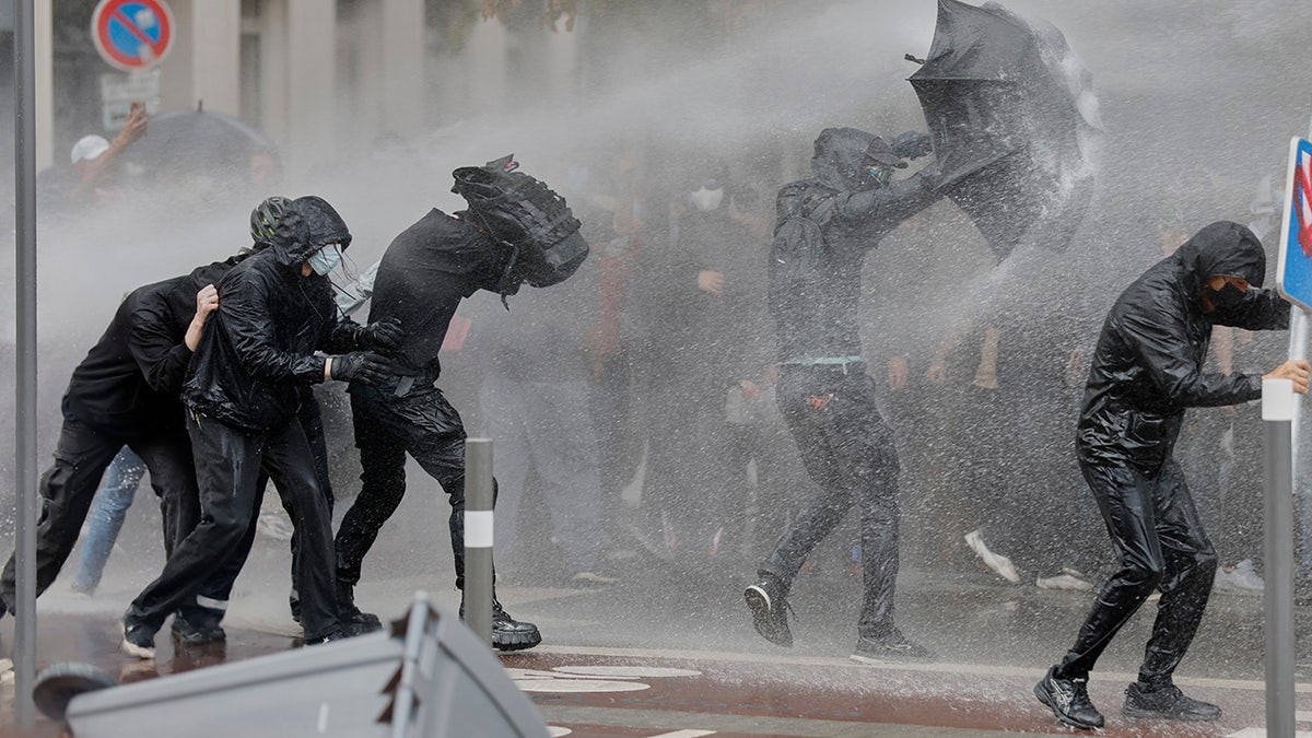 Water cannon sprayed at protesters in Lille, France