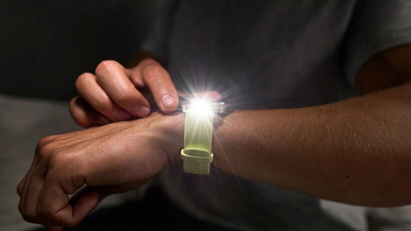 Garmin Venu 4 flashlight