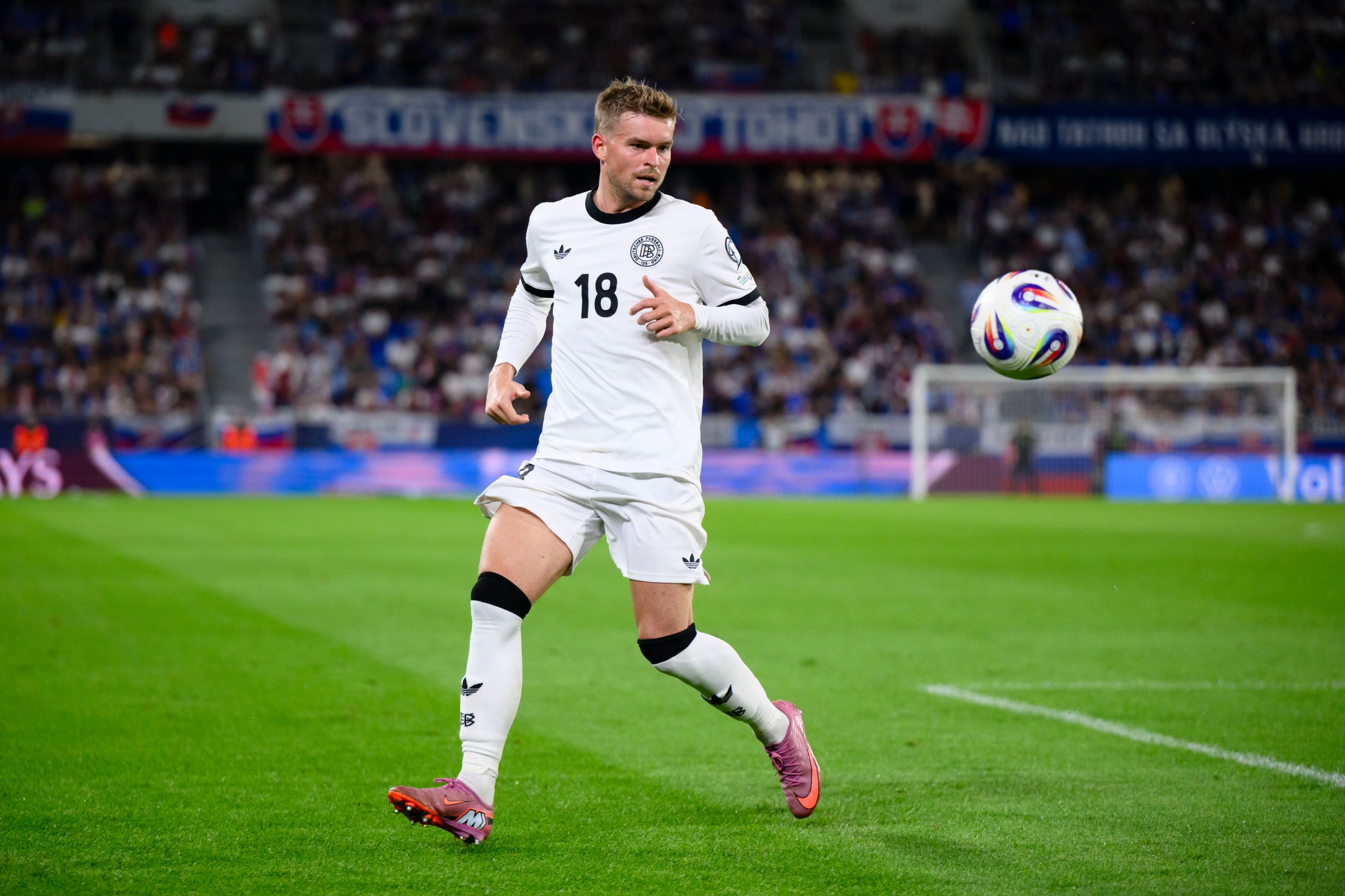 BRATISLAVA, SLOVAKIA - SEPTEMBER 04: Maximilian Mittelstaedt of Germany controls the ball during the FIFA World Cup 2026 qualifier match between Slovakia and Germany at Narodny futbalovy stadion on September 04, 2025 in Bratislava, Slovakia. (Photo by Marvin Ibo Guengoer - GES Sportfoto/Getty Images)