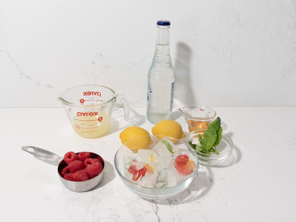 meghan markle sparkling lemonade ingredients meghan markle sparkling lemonade ingredients raspberries, lemon juice, agave nectar, club soda, basil sprigs, ice cubes