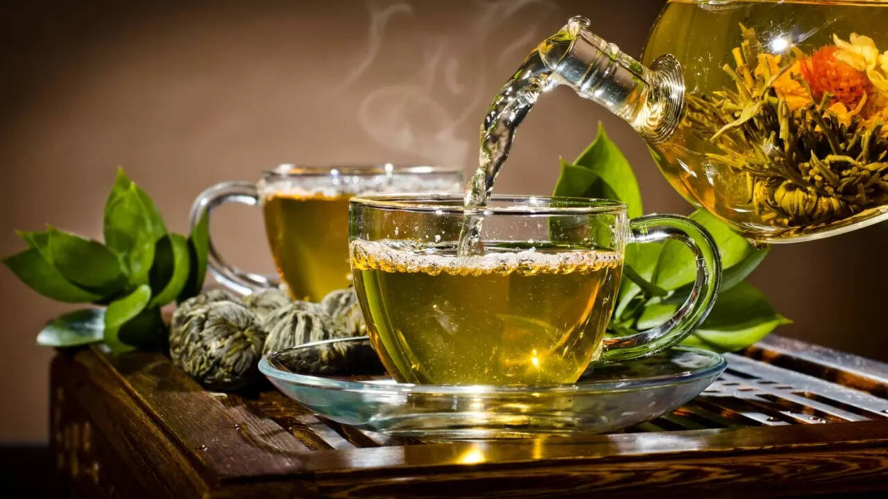 Green tea vs Black coffee (4)