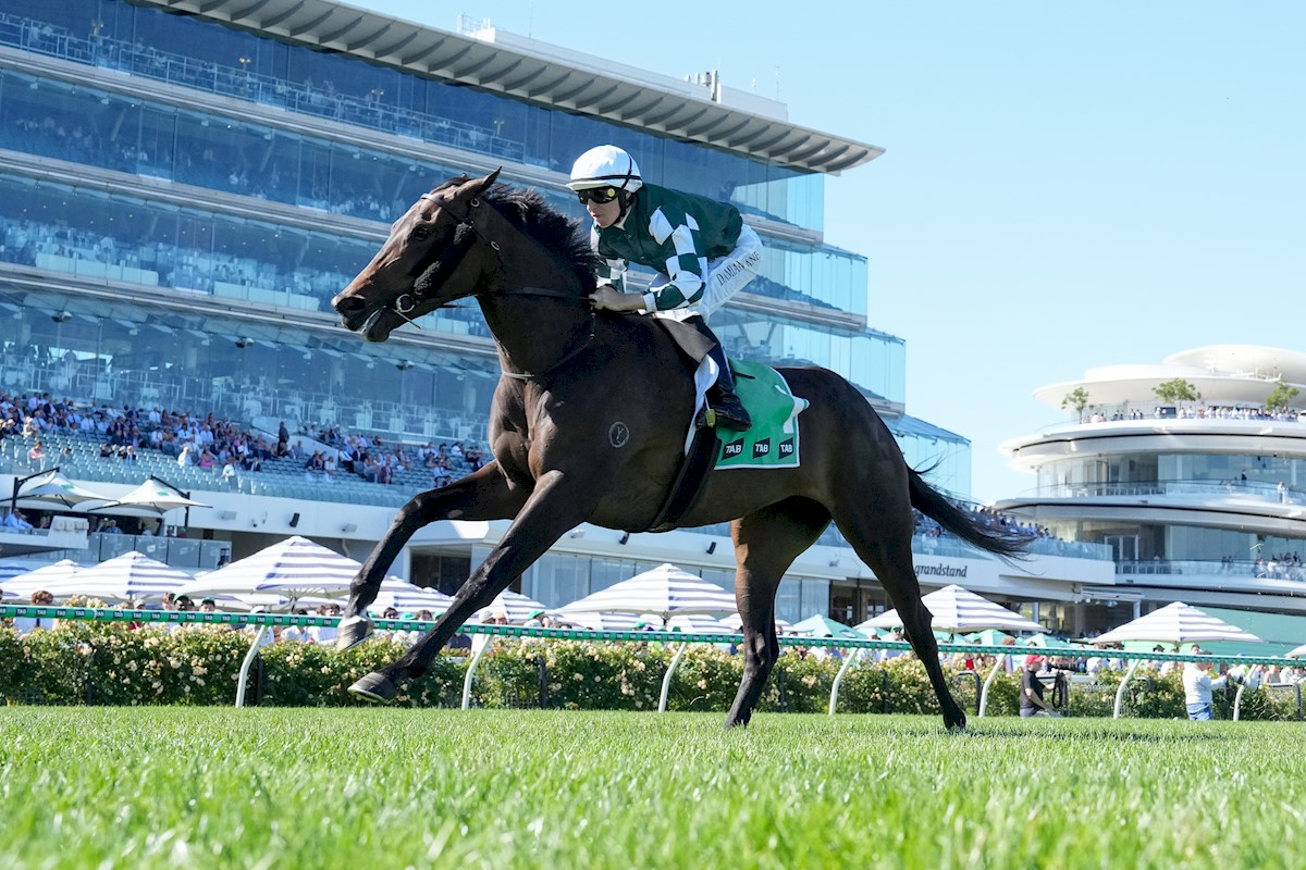 Treasurethe Moment suffers ‘very mild’ case of colic