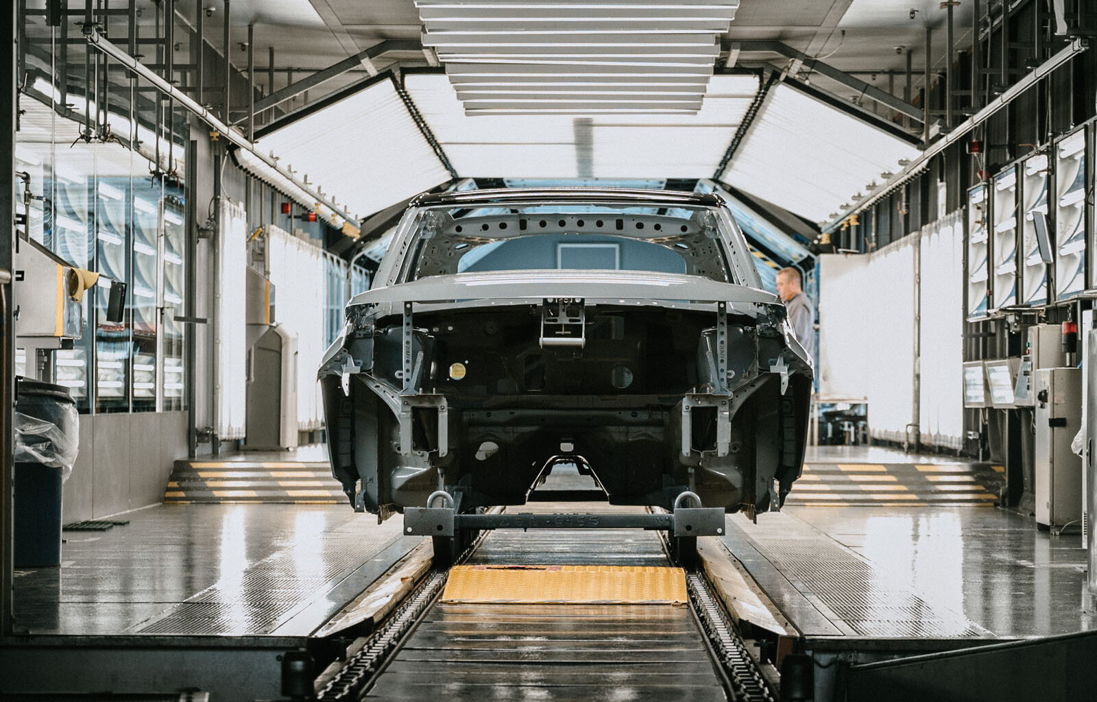 Police and cyber experts brought in as JLR remains crippled by hack