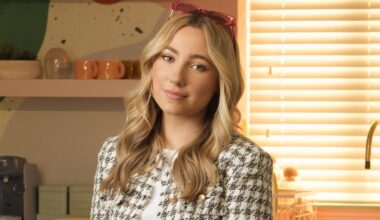 Hollyoaks introduces secret romance plot for Peri after shock love triangle