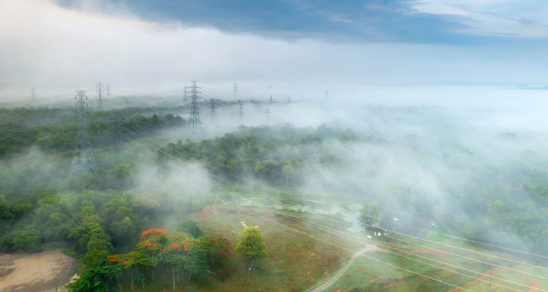 Field of high voltage transmission poles In the morning, it was foggy.