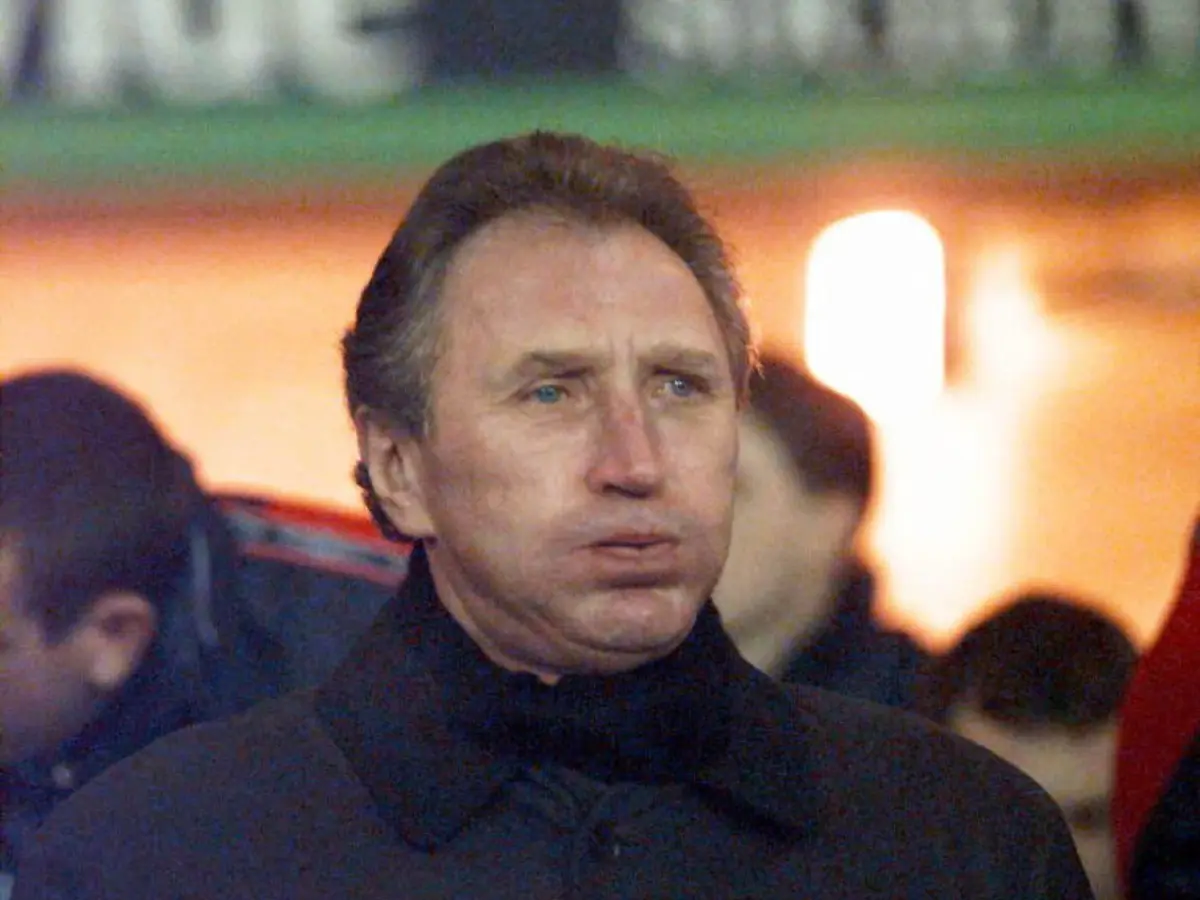 Who was the last English football manager to win England's top flight title?