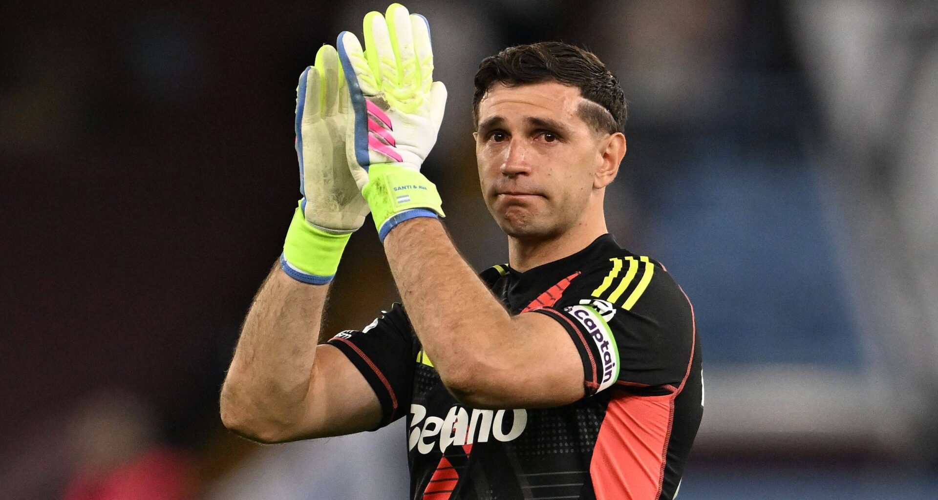 Manchester United Consider Deadline Move for World's Best Goalkeeper